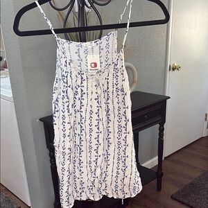 💙NEW! En Crème Tank💙